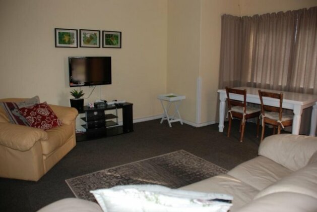 Courtyard Lodging - Photo5