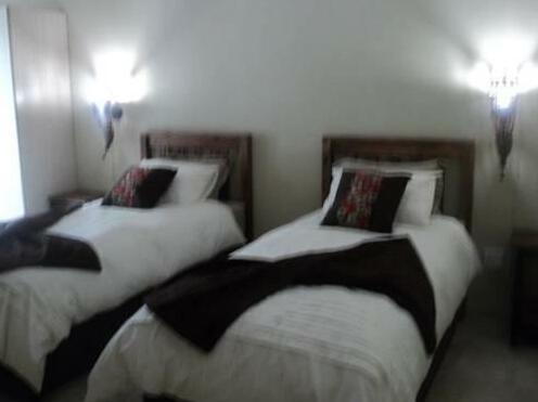 Ibis Place Guest House - Photo4