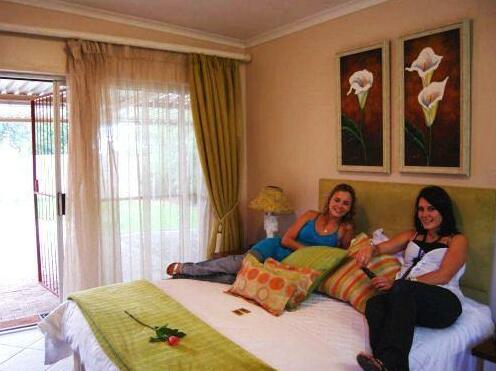 Amadudu Guest House Harrismith - Photo4