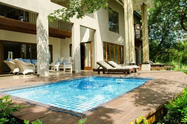 Villa Rostrata-on-Lake - Photo2