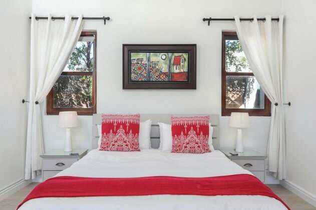 Sixteen Guest Lodge on Main - Photo3