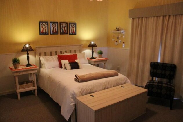Smuts Ave Guest Rooms - Photo4