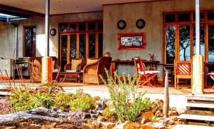 Chumbi Bush House - Photo3