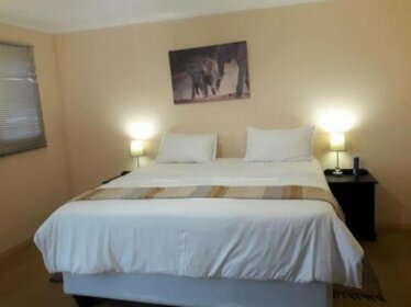 Hluhluwe Gate Safari Camp