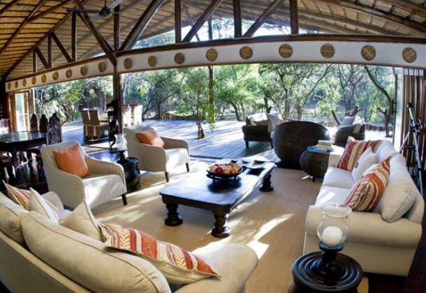 Ihlozi Private Villa - Photo3