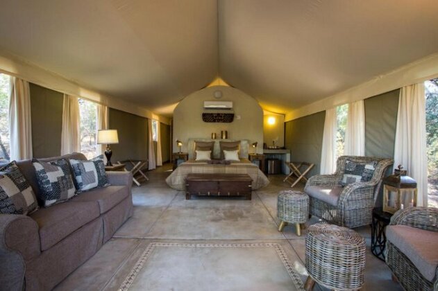 Nyati Safari Lodge - Photo2