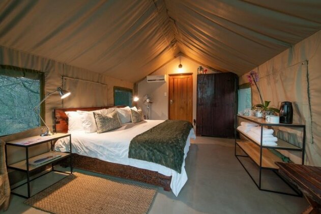 Sausage Tree Safari Camp - Photo4
