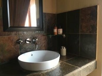 Warthog Rest Private Lodge - Photo5