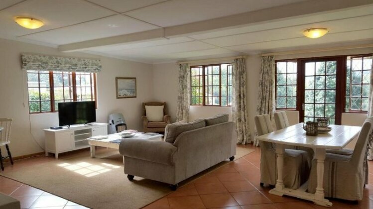 Cranford Country Lodge - Photo4