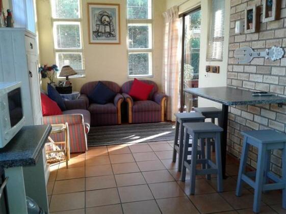 Hillcrest Self-Catering Holiday Apartment - Photo4