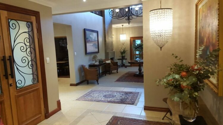 Executive Suite in Woodmead East - Photo3