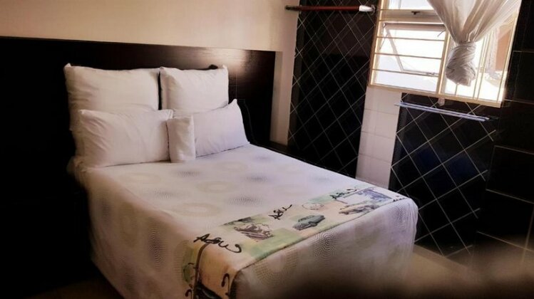Gfk Guest House - Near Eastgate Mall