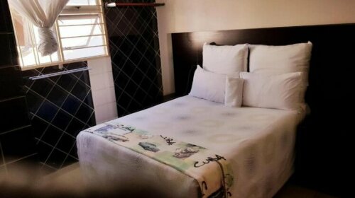 Gfk Guest House - Near Eastgate Mall