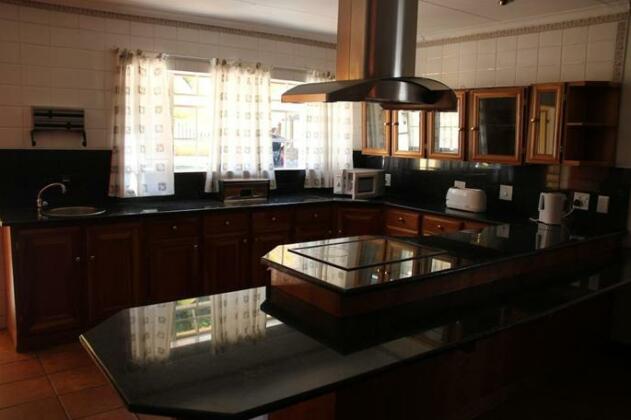 Golden Rose Lodge - Photo4