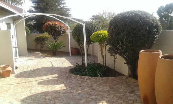 Gutlom Inn Lodge - Photo2