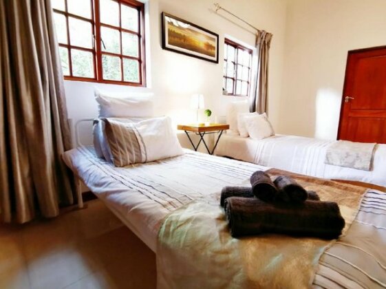 Luxurious Suite in Brand New Thatch Villa - Photo3