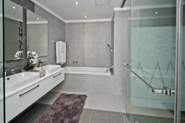 Sandton Apartment 15 West Road South - Photo5