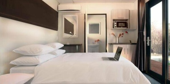 SleepOver Motels Lanseria - Photo3