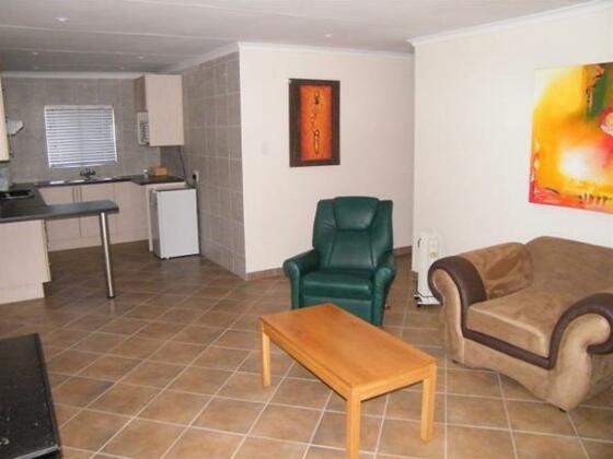 Airport Lodge Guest House - Photo4