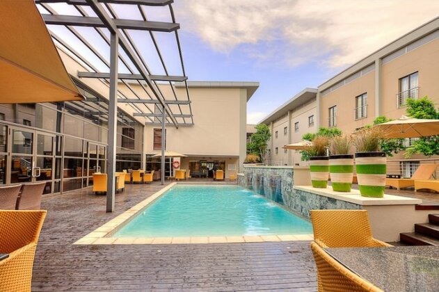 City Lodge Hotel at OR Tambo International Airport - Photo2