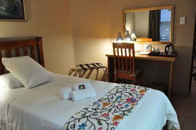 Woodpecker's Inn - Photo4