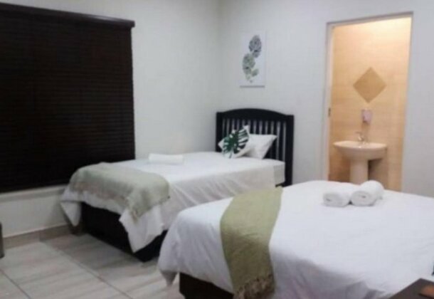 JJ'S Overnight - Photo5