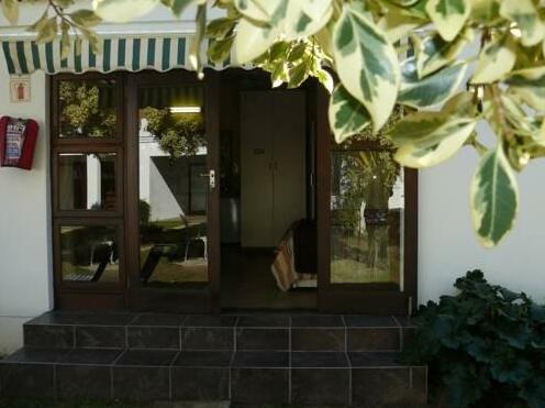 B My Guest - Photo3