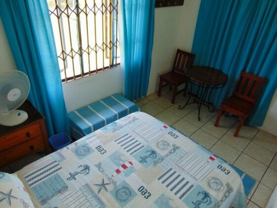 Airport Beach Backpackers - Photo4