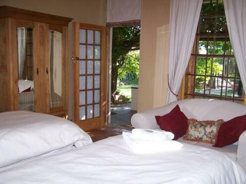 Top House Bed and Breakfast - Photo4