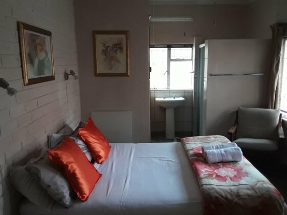 Boer en Brit Self Catering Accommodation Guesthouse - Photo5