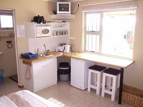 A Pebbles Pond Guest House - Photo4