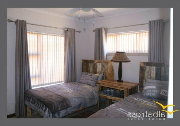 Albatross Guesthouse - Photo4