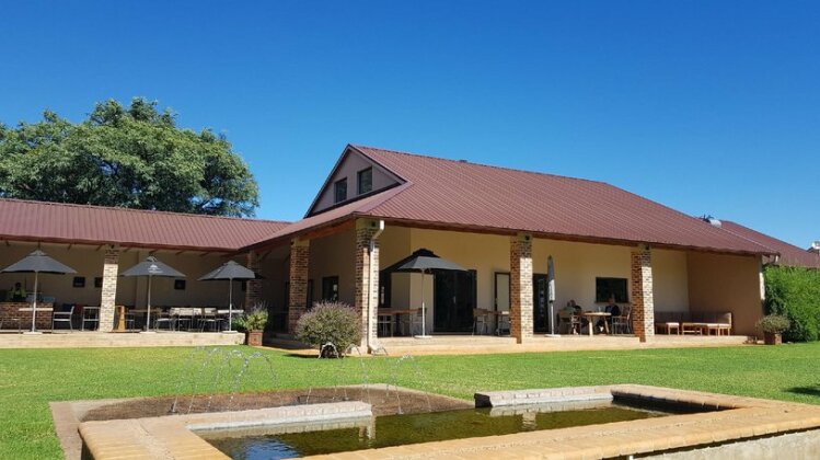 Esther's Country Lodge - Photo2
