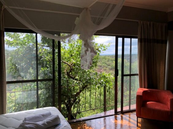 Leopards Rock Bush Boutique - Photo4