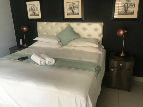 2 On Zk Matthews Guesthouse - Photo4
