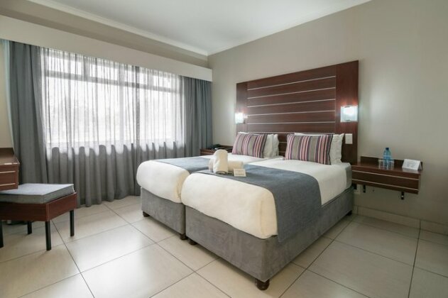 Hotel Savoy and Conference Centre - Photo2