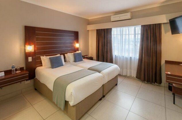 Hotel Savoy and Conference Centre - Photo4