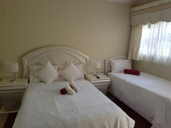 Idwala Lam Guest House - Photo4