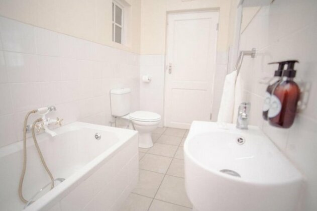 Oliver's Bed and Breakfast - Photo4