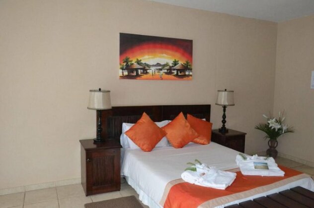 Tradewinds Country Inn - Photo2