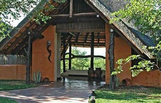 Mopane Bush Lodge - Photo4
