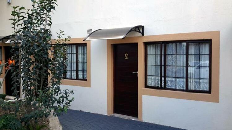 Amigos Bed & Breakfast - Photo2