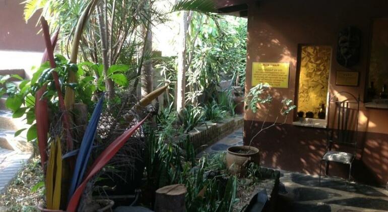 Old Vic Travellers Inn Nelspruit - Photo4