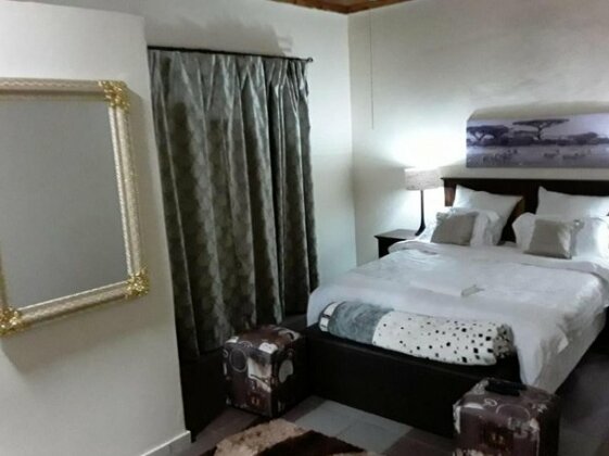Point 55 Guest House - Photo2