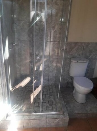 Point 55 Guest House - Photo3
