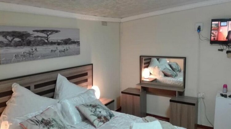 Point 55 Guest House - Photo4