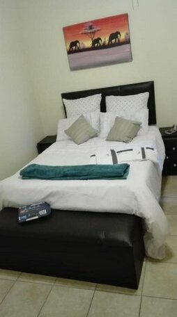 Point 55 Guest House - Photo5