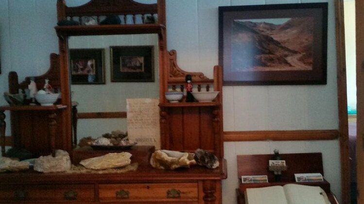 Bedrock Lodge - Photo2