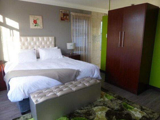 Enaleni Guest House Welkom - Photo2