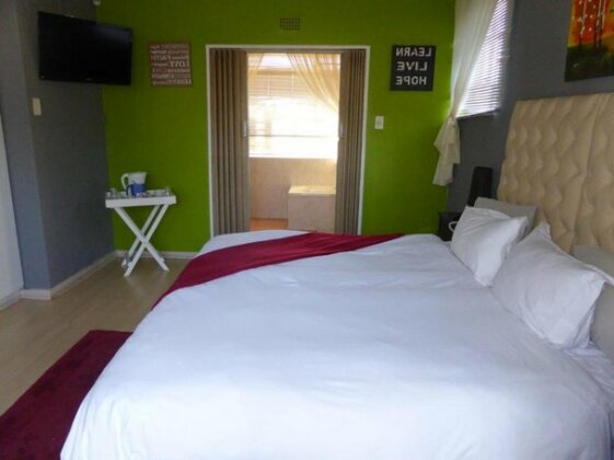 Enaleni Guest House Welkom - Photo3